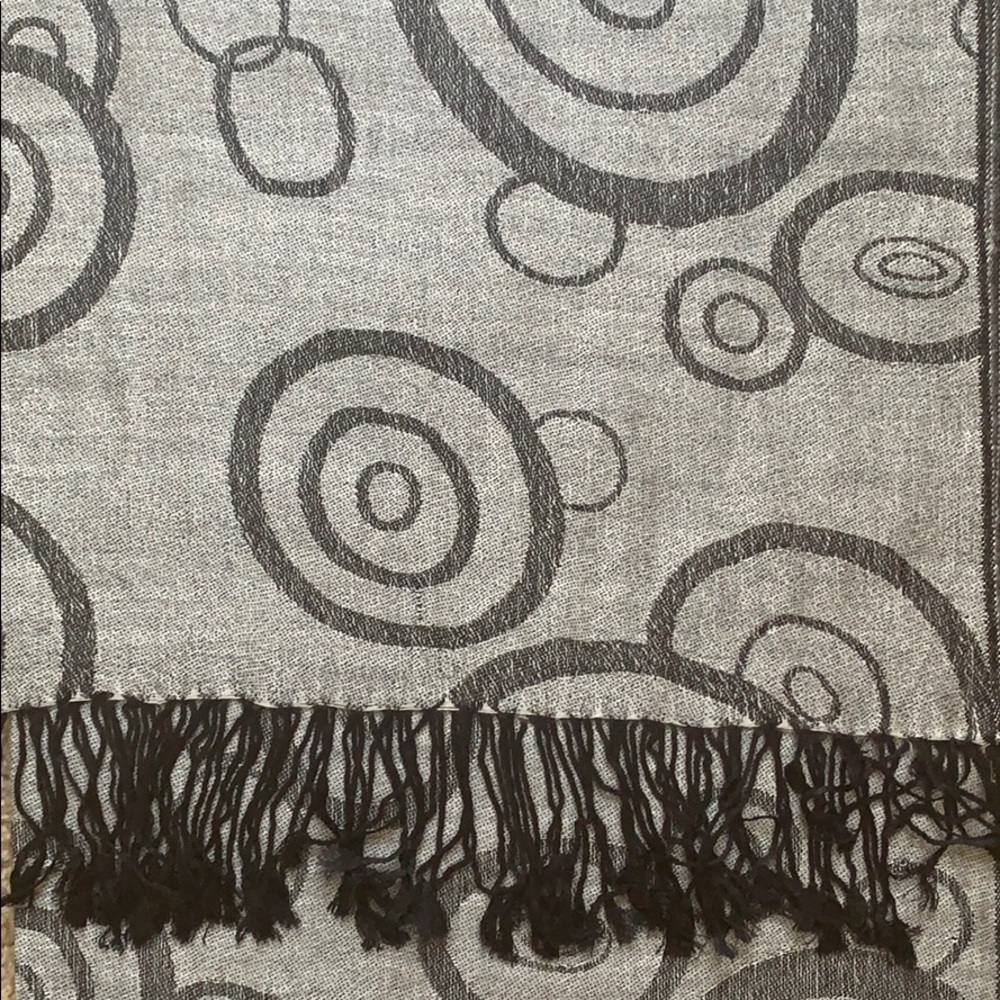 🎁3 for $20🎁 🧣Pashmina 🧣 
Black and Grey